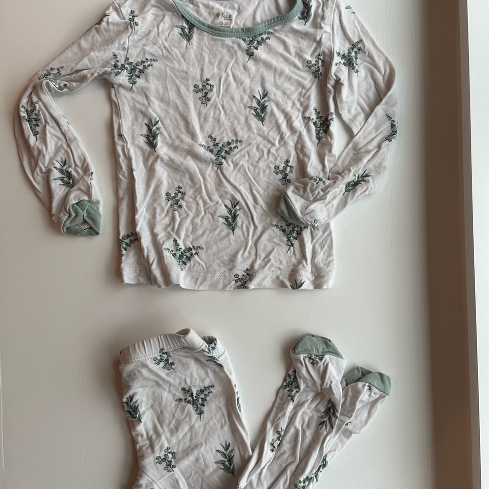 Kids Pajamas Set - White and Green